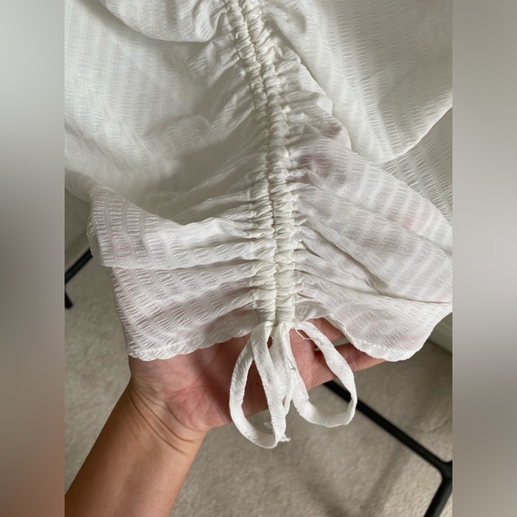 Adjustable Ruched Long Sleeve Sheer Top - Picture 3 of 4